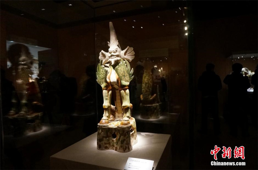 Tang Dynasty tri-colored glazed pottery exhibited in Henan