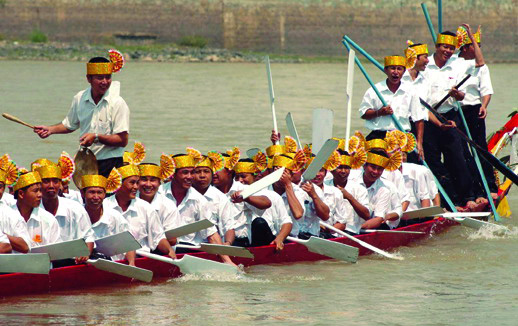 Ethnic ways for celebrating the Dragon Boat Festival