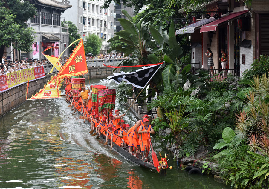 China celebrates Duanwu Festival with dragon boat parade