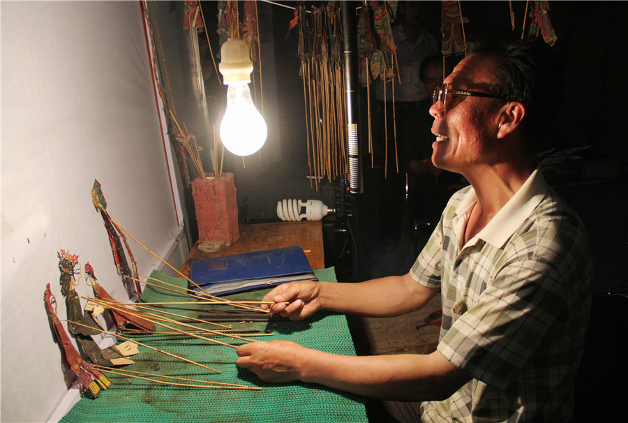 Nine-day shadow puppetry feast in Gansu