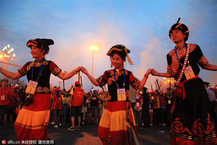 Yi ethnic people celebrate Torch Festival in Sichuan