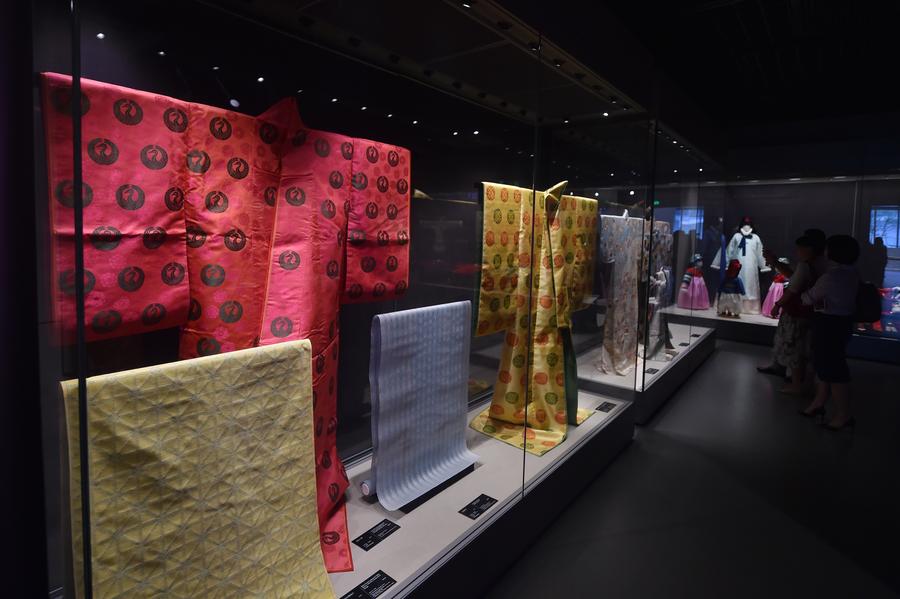 Int'l Silk Art Exhibition held in Hangzhou