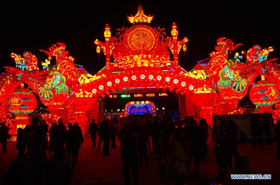 Festival lanterns lit up to greet upcoming Spring Festival in Henan