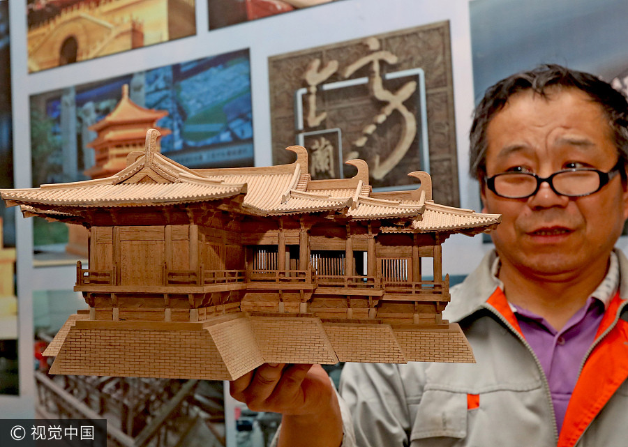 Xi'an folk artist creates miniature ancient complexes