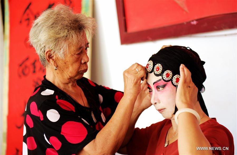 Peking Opera performed by amateur troupe in China's Hebei