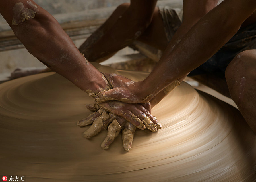 Sweat and clay: Process of making Jingdezhen's porcelain