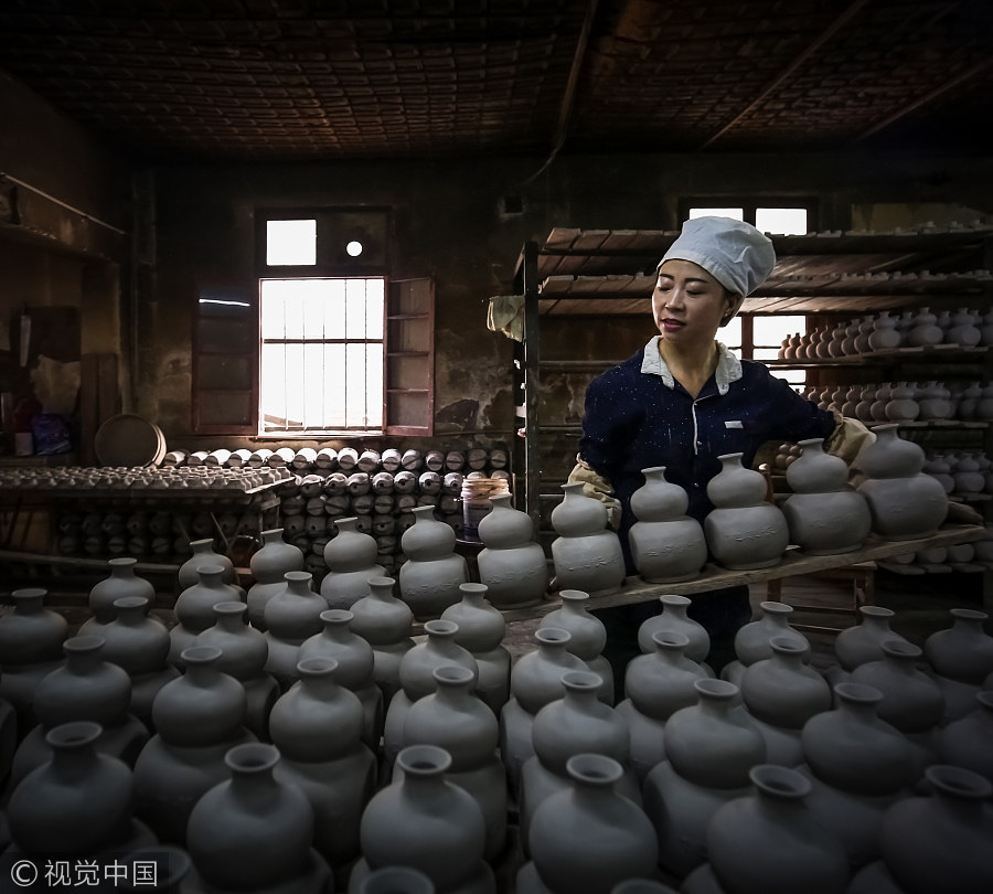 Ceramic production processes captured in photos