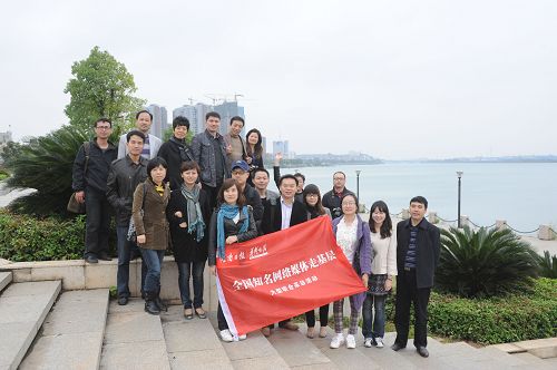 探訪湘江最美村莊活動圖集：煙雨中的浮橋