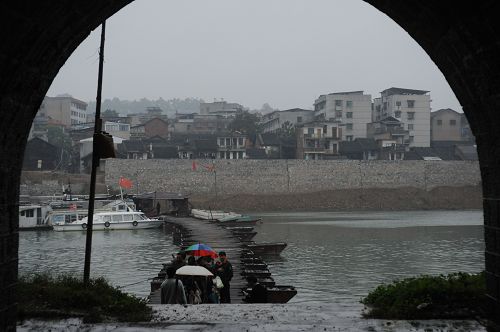 探訪湘江最美村莊活動圖集：煙雨中的浮橋