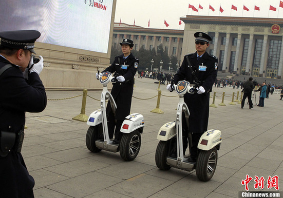 警察在天安門廣場執(zhí)勤