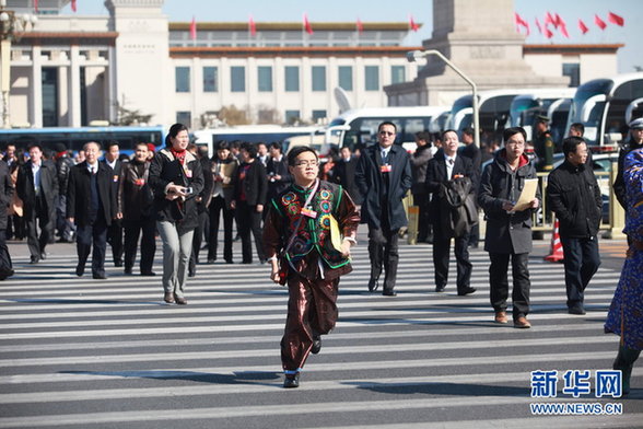 “奔跑哥”凌波微步上兩會