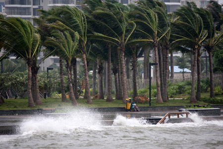 “凱薩娜”來勢洶涌 海南經(jīng)受風(fēng)雨洗禮(圖)