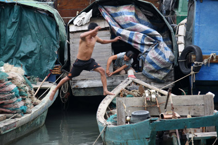 “凱薩娜”來(lái)勢(shì)洶涌 海南經(jīng)受風(fēng)雨洗禮(圖)