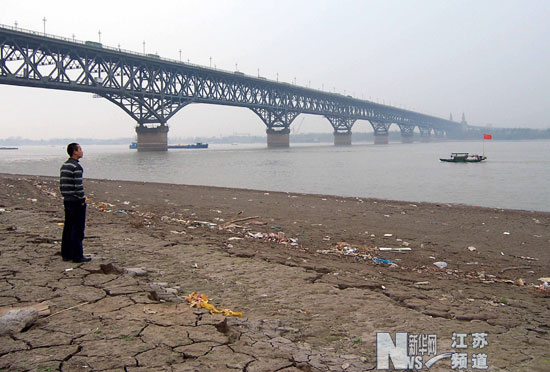 長江南京段水位降至30年來最低