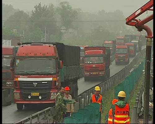 京張高速被稱造價30億停車場 堵車已影響工農業