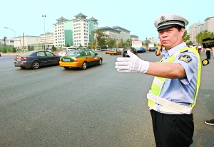 北京市交管局長、政委上崗執勤 替換民警休息