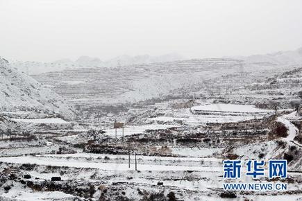 甘肅臨夏四月出現(xiàn)降雪天氣(圖)