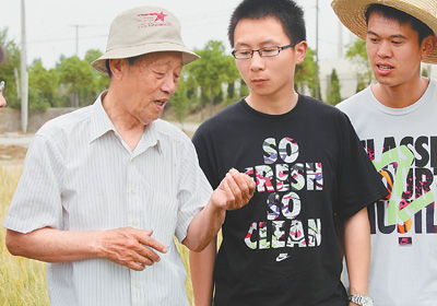 一輩子和小麥增產綁在一起——記安徽農業大學教授胡承霖