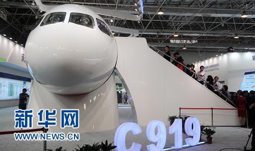 中國C919大型客機樣機首次在海外展出引關注