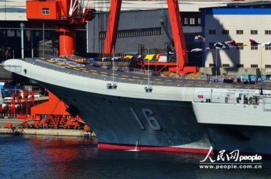 中國(guó)首艘航空母艦“遼寧”號(hào)正式交接入列