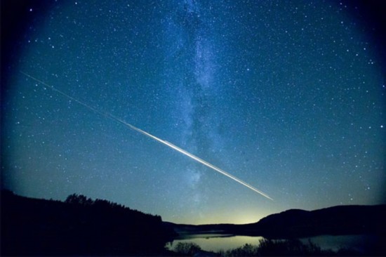 英國夜空驚現(xiàn)橙色“流星雨” 疑為太空垃圾