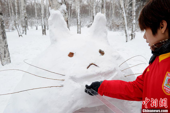 長春市民堆“鳥叔”雪人 大跳騎馬舞