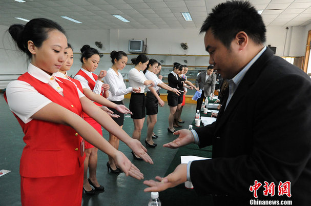 海航來湘招空姐 美女應(yīng)聘PK綜合素質(zhì)