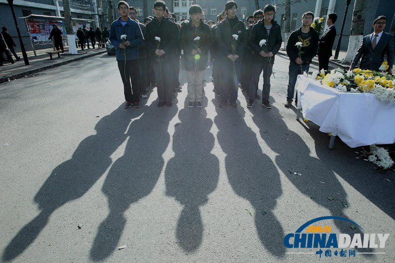 北京航空航天大學師生悼念校友羅陽