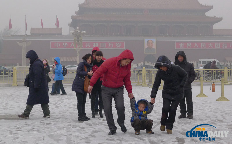 直擊北京凍雨夾霧霾天氣