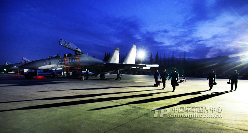 高清組圖：中國空軍蘇-27UBK型戰斗教練機