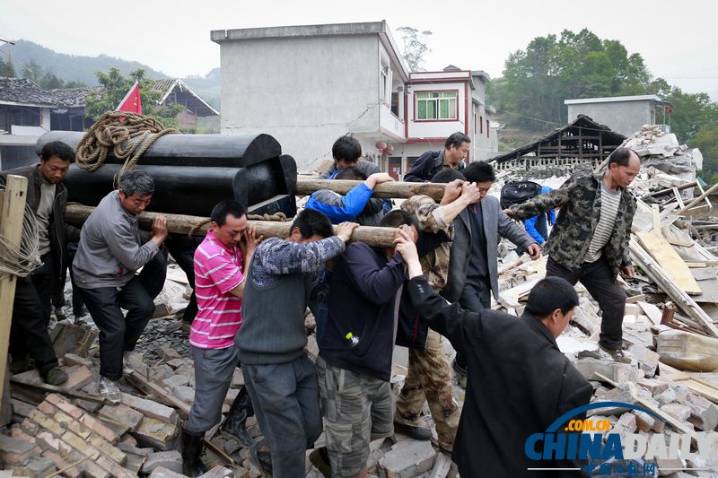 中國日報聚焦蘆山地震之傷痛篇