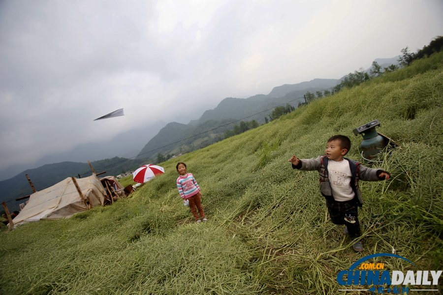 中國日報聚焦蘆山地震之堅守篇