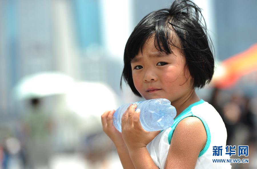 高溫藍色預警：中東部今日持續35℃以上