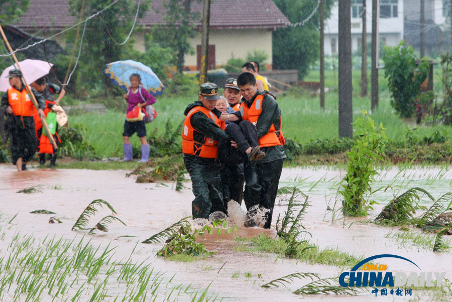 中國日報聚焦全國各地頻現暴雨