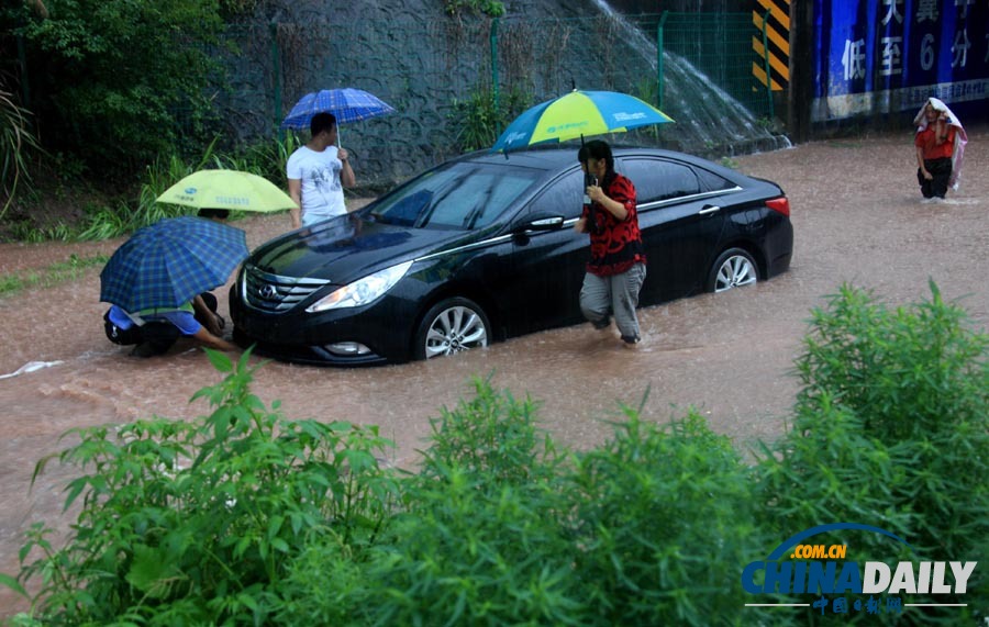 中國(guó)日?qǐng)?bào)聚焦全國(guó)各地頻現(xiàn)暴雨