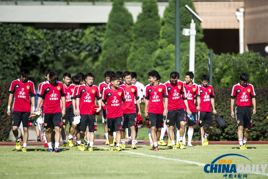 代理主帥傅博首次率國足訓練 備戰(zhàn)東亞杯