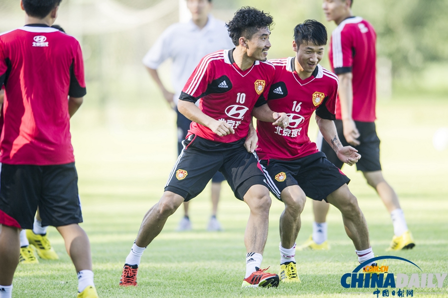 代理主帥傅博首次率國足訓練 備戰東亞杯