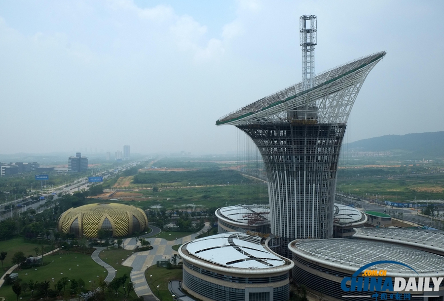 全國最大仿生建筑“馬蹄蓮花”封頂