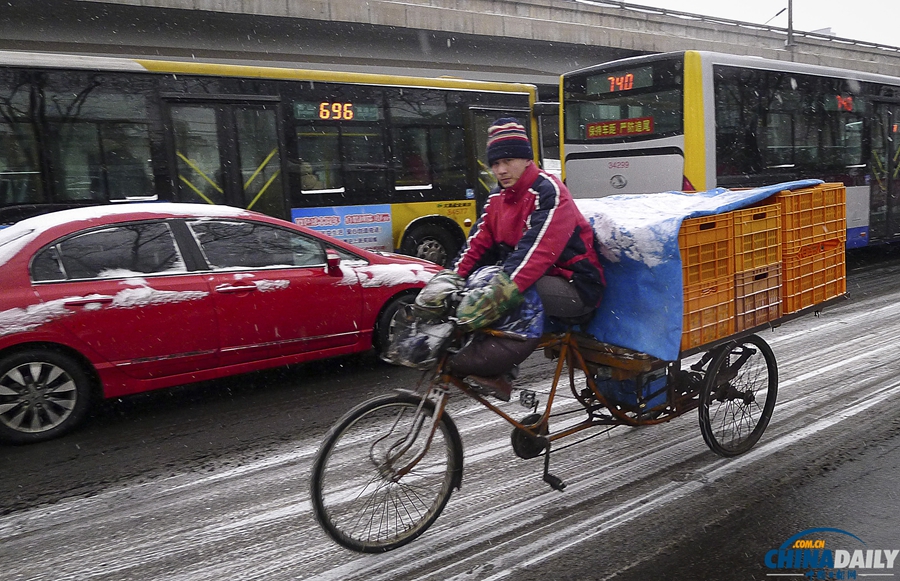 北京迎來馬年新春第一場降雪