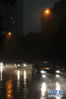 北京遭遇強雷雨天氣 部分地區積水嚴重