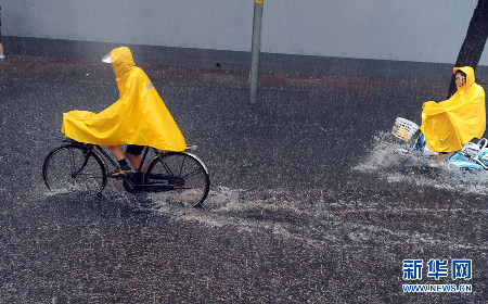 北京遭遇強雷雨天氣 部分地區積水嚴重