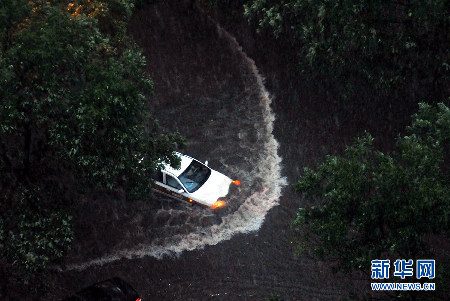 北京遭遇強雷雨天氣 部分地區積水嚴重