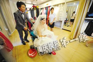 24歲女子癌癥晚期 拍婚紗照與丈夫家人告別