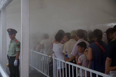 沙特館排隊通道昨裝噴霧器 近日還有15個館要裝