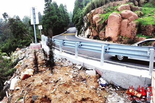 福州最拉風山路迎客流高峰