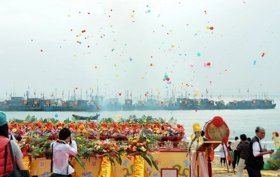 福建莆田：海峽兩岸萬人海上祭媽祖