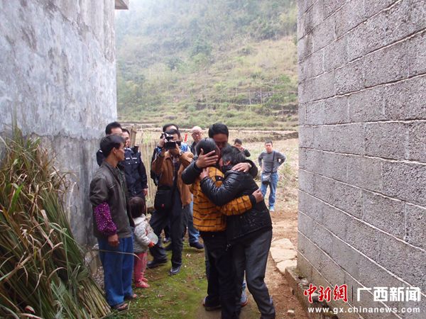 馬山警方幫助走失4年婦女找到親人團聚