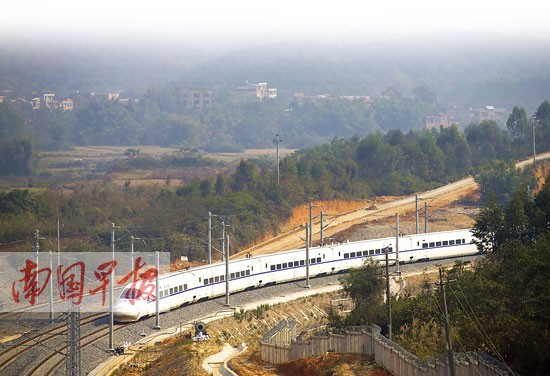 新的列車運行圖執行 南寧—深圳增開高速動車(圖)