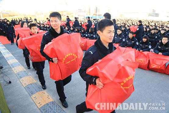 河南司法警官職業學院寒冬送溫暖