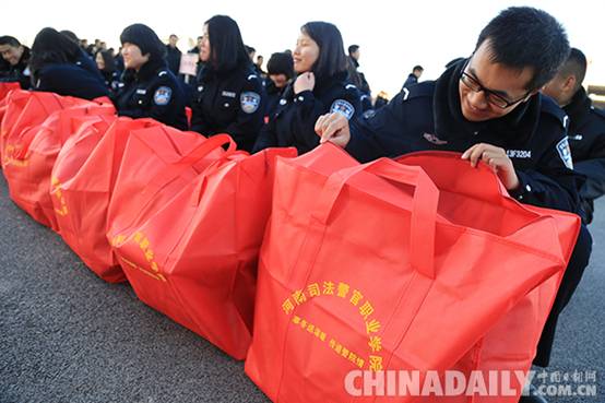 河南司法警官職業學院寒冬送溫暖